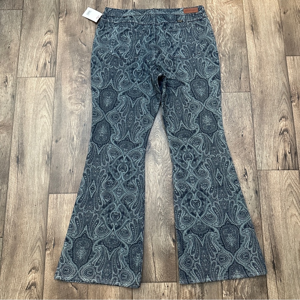 Wrangler Fierce Flare High Rise Jeans Women’s Size 16 Paisley disco - Picture 9 of 11